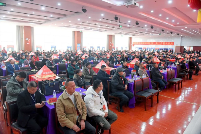 攜手筑夢 贏戰(zhàn)龍年&mdash;&mdash;桂湖集團31周年感恩回饋暨防水新規(guī)新品新政交流會圓滿舉行！