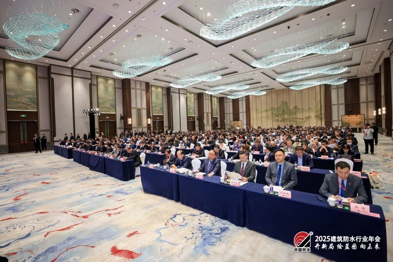 桂湖防水集團(tuán)董事長(zhǎng)孫軍忠連任中國(guó)建筑防水協(xié)會(huì)副會(huì)長(zhǎng)&mdash;&mdash;引領(lǐng)企業(yè)高質(zhì)量發(fā)展